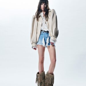 CHAQUETA BOMBER CORTA CON BOLSILLOS LATERALES.