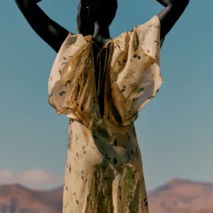 Vestido dorado largo en seda lúrex estampada