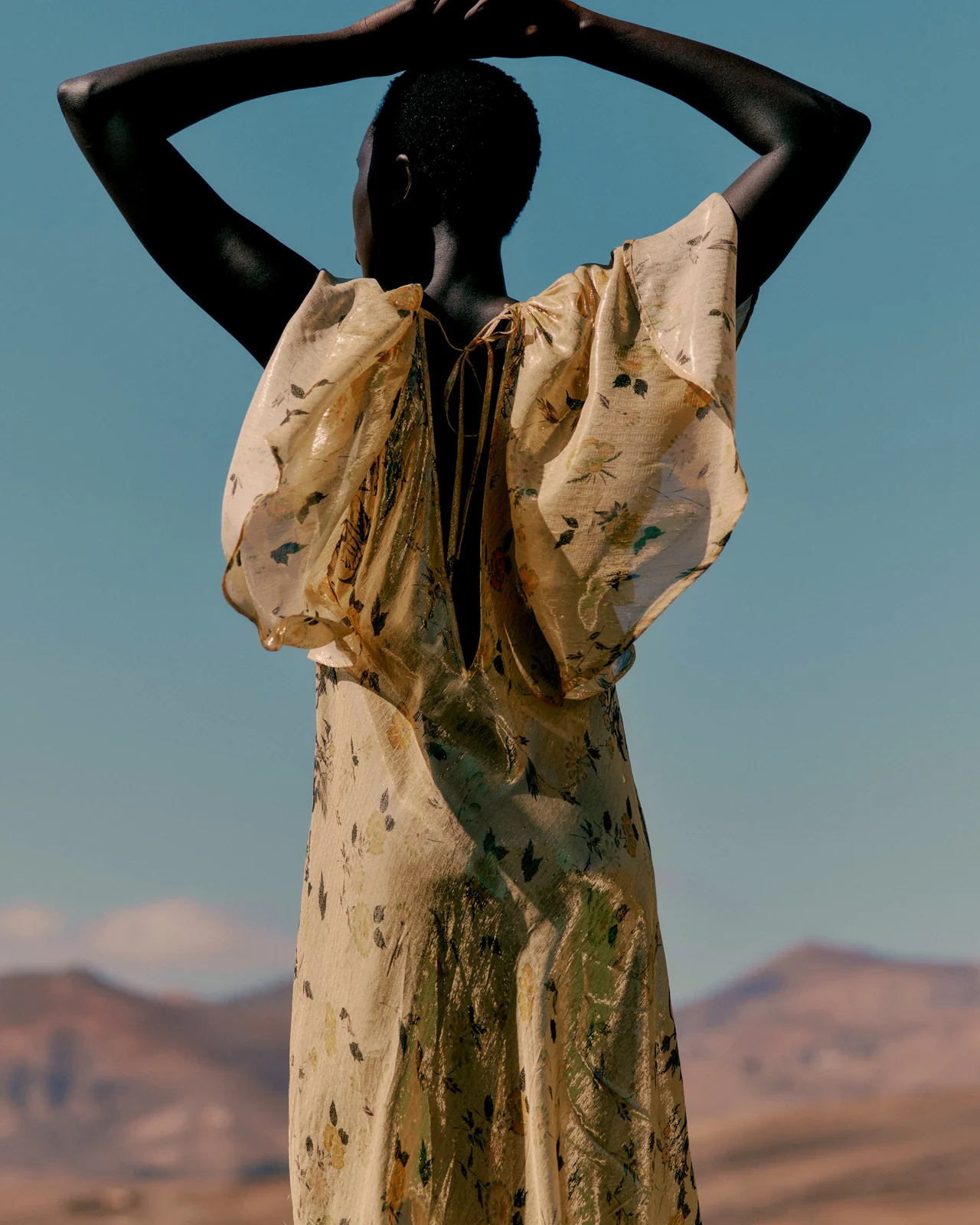 MESDEMOISELLES Vestido dorado largo en seda lúrex estampada | MES DEMOISELLES.jpg Vestido dorado largo en seda lúrex estampada