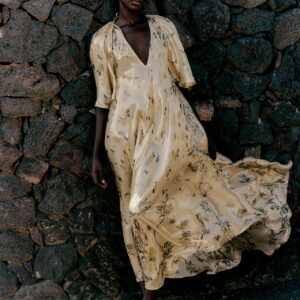 Vestido dorado largo en seda lúrex estampada