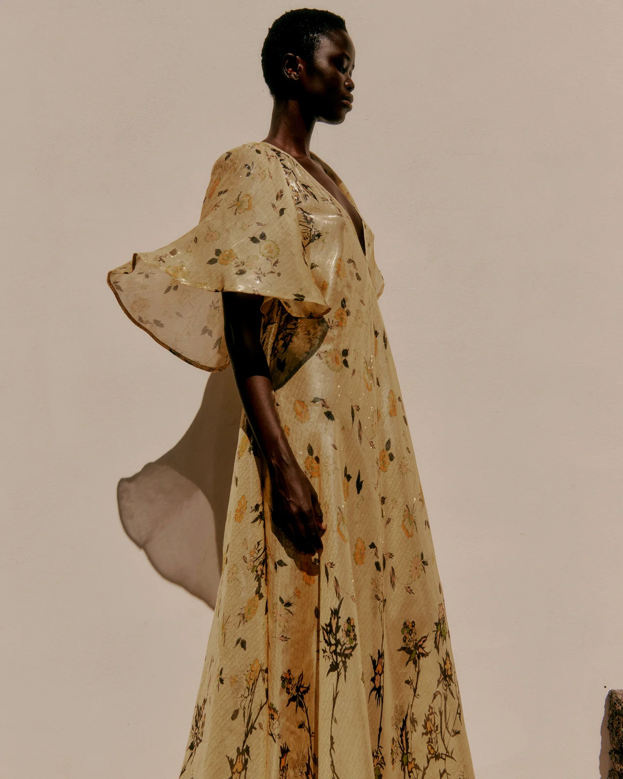 Vestido dorado largo en seda lúrex estampada | MES DEMOISELLES1.jpg Vestido dorado largo en seda lúrex estampada