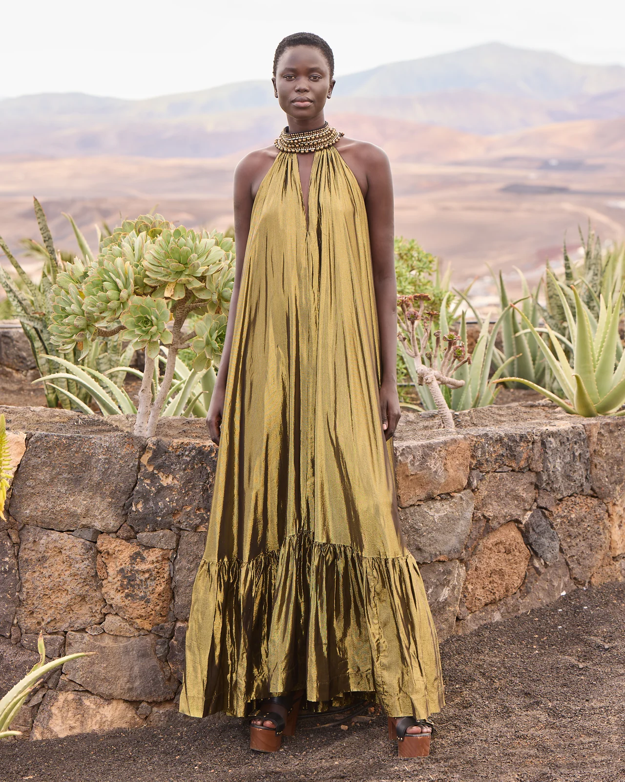 Vestido largo con cuello joya en viscosa lúrex.jpg Vestido largo con cuello joya en viscosa lúrex