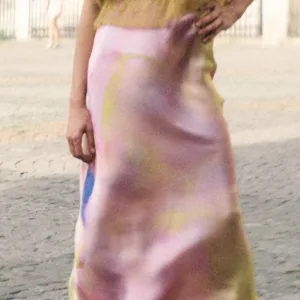 Falda larga de satén de seda estampado.
