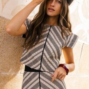 Top de maya trenzada con detalles en los hombros