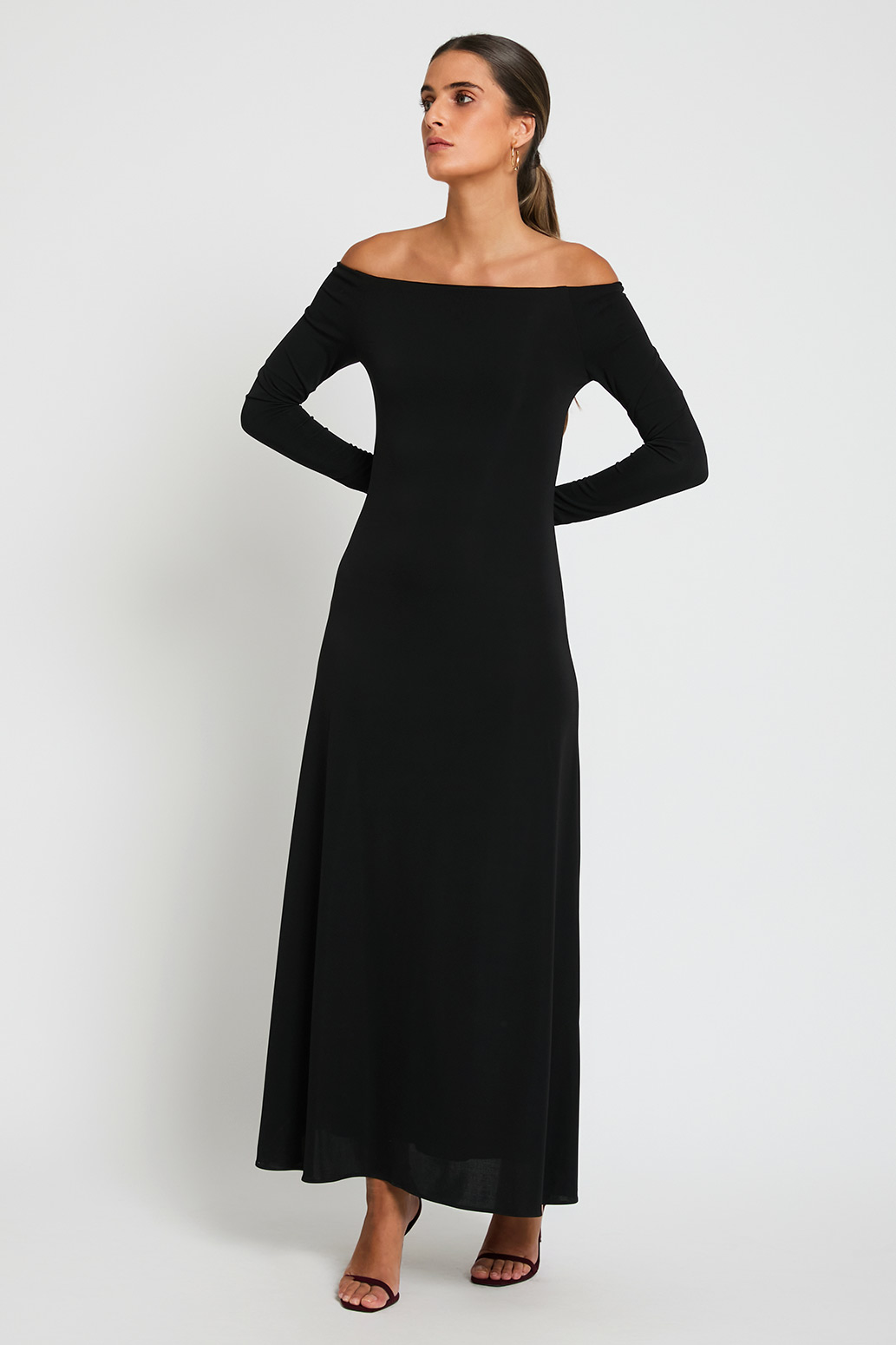 Vestido Adelia en punto con manga y lazo de tafetán en la espalda.3 Vestido Adelia en punto con manga y lazo de tafetán en la espalda.