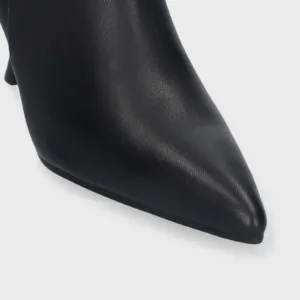 botin negro en piel