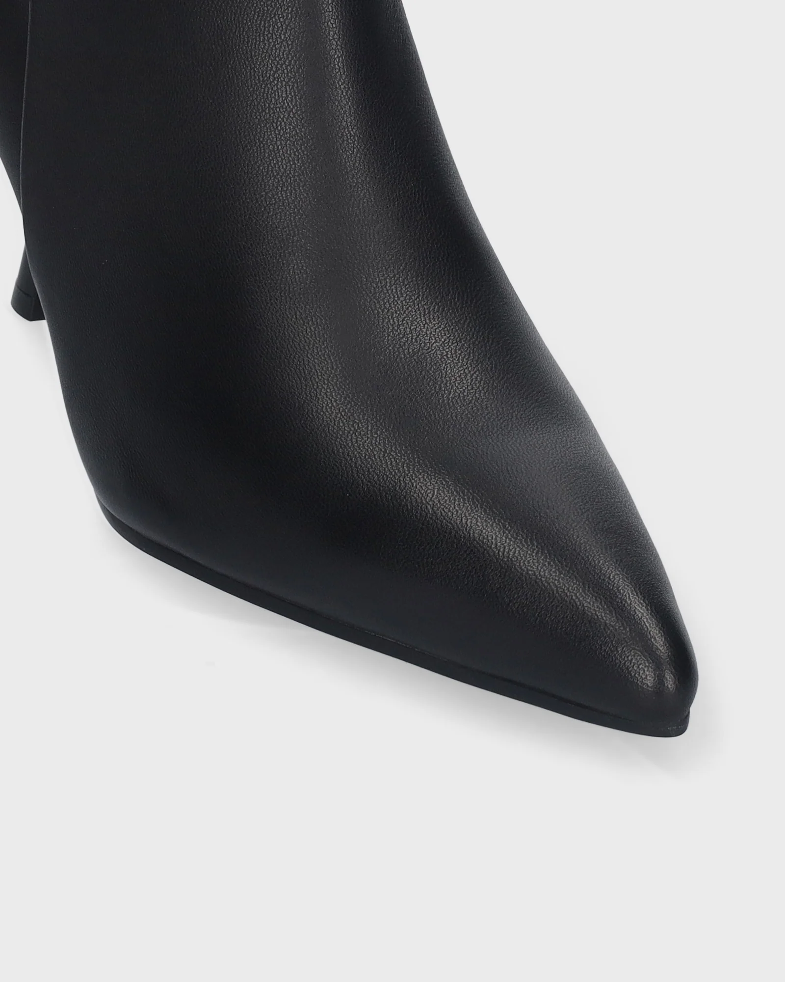 botin negro en piel..jpg botin negro en piel